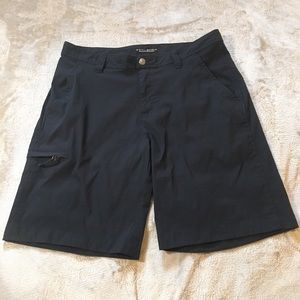 Columbia black shorts zipper leg pocket Velcro back pockets Size 34x10